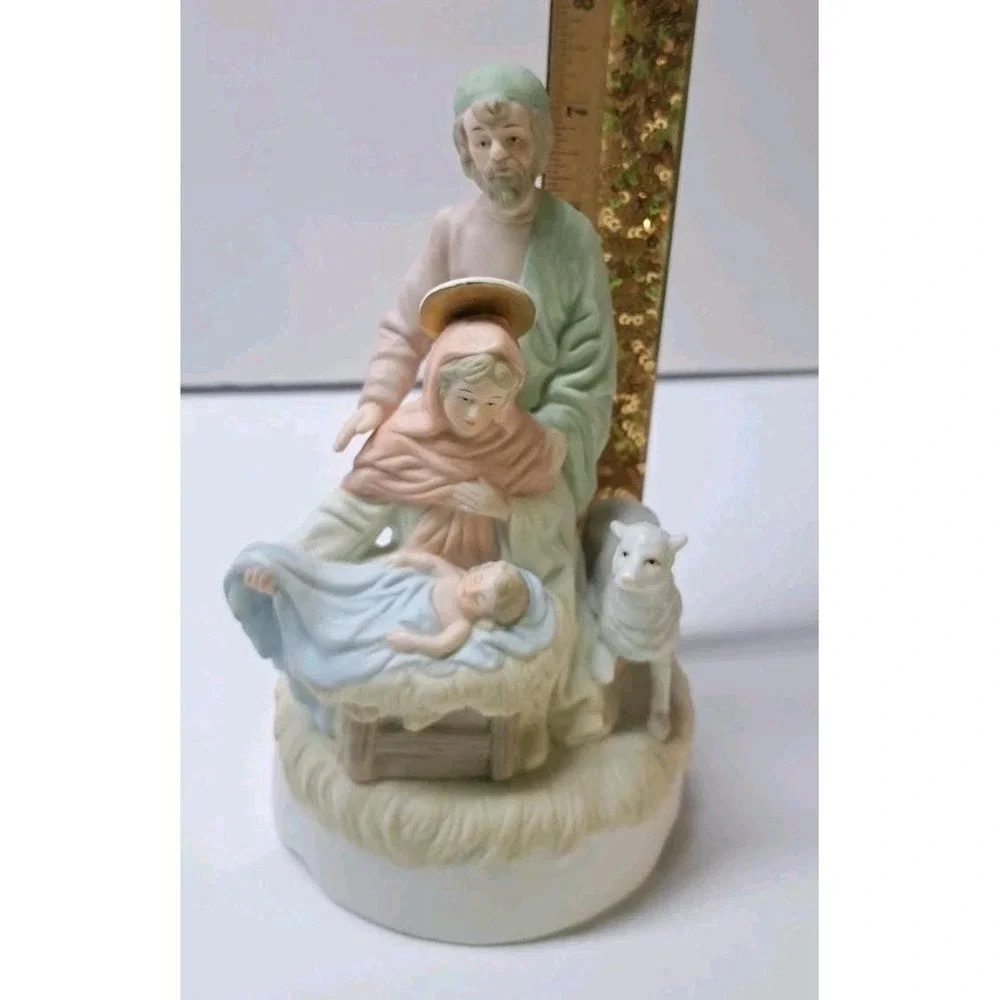 Lefton One Piece Nativity Figurine # 03916 Hand Painted Porcelain Music Box '83